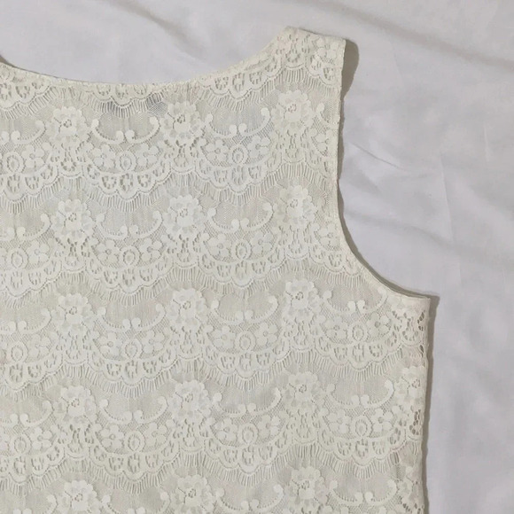 Banana Republic Lace Shell Tank, Color Creme Size M - Picture 8 of 11